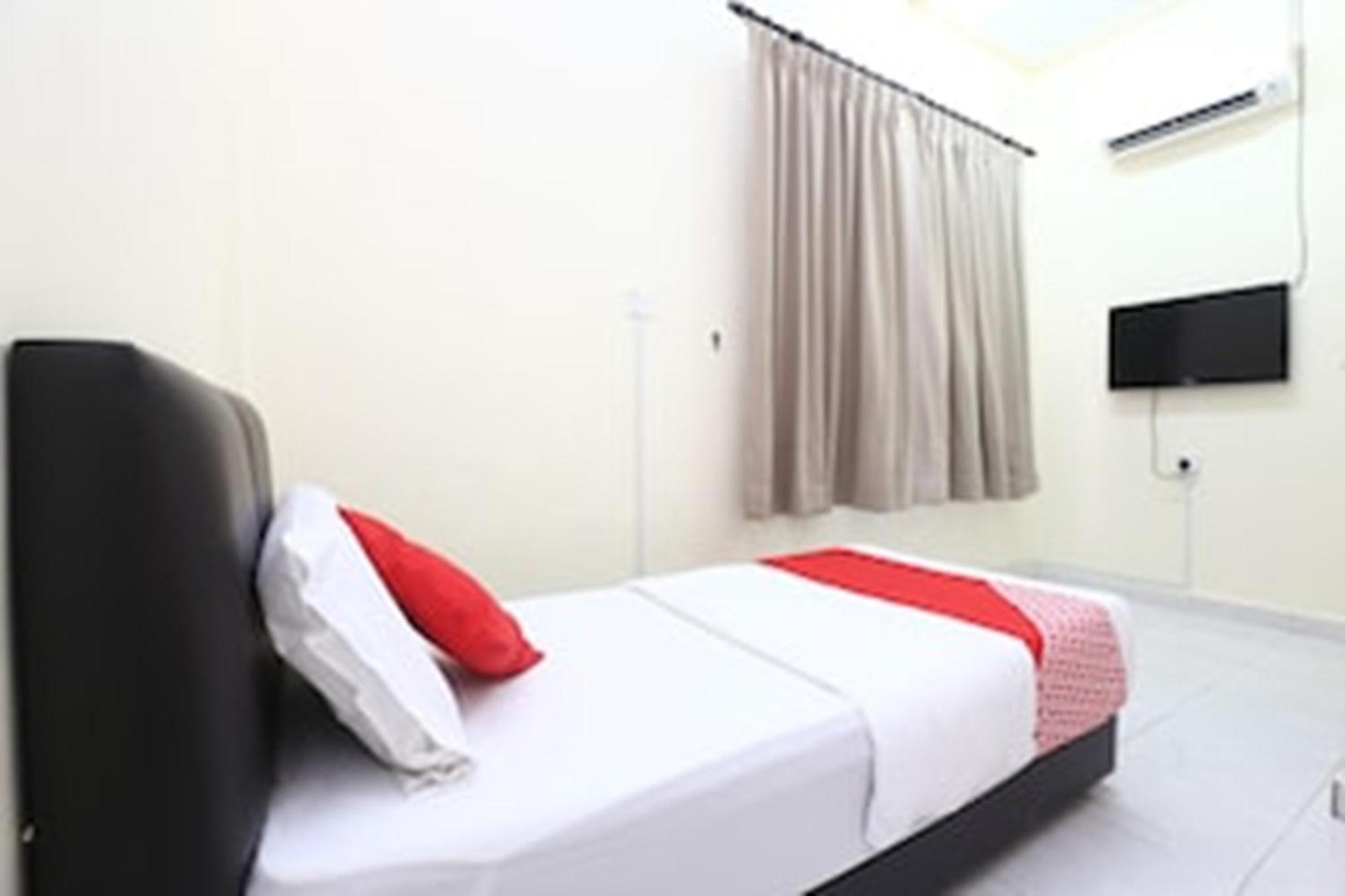 Super Oyo 89640 Hotel Pelangi Marang Zewnętrze zdjęcie