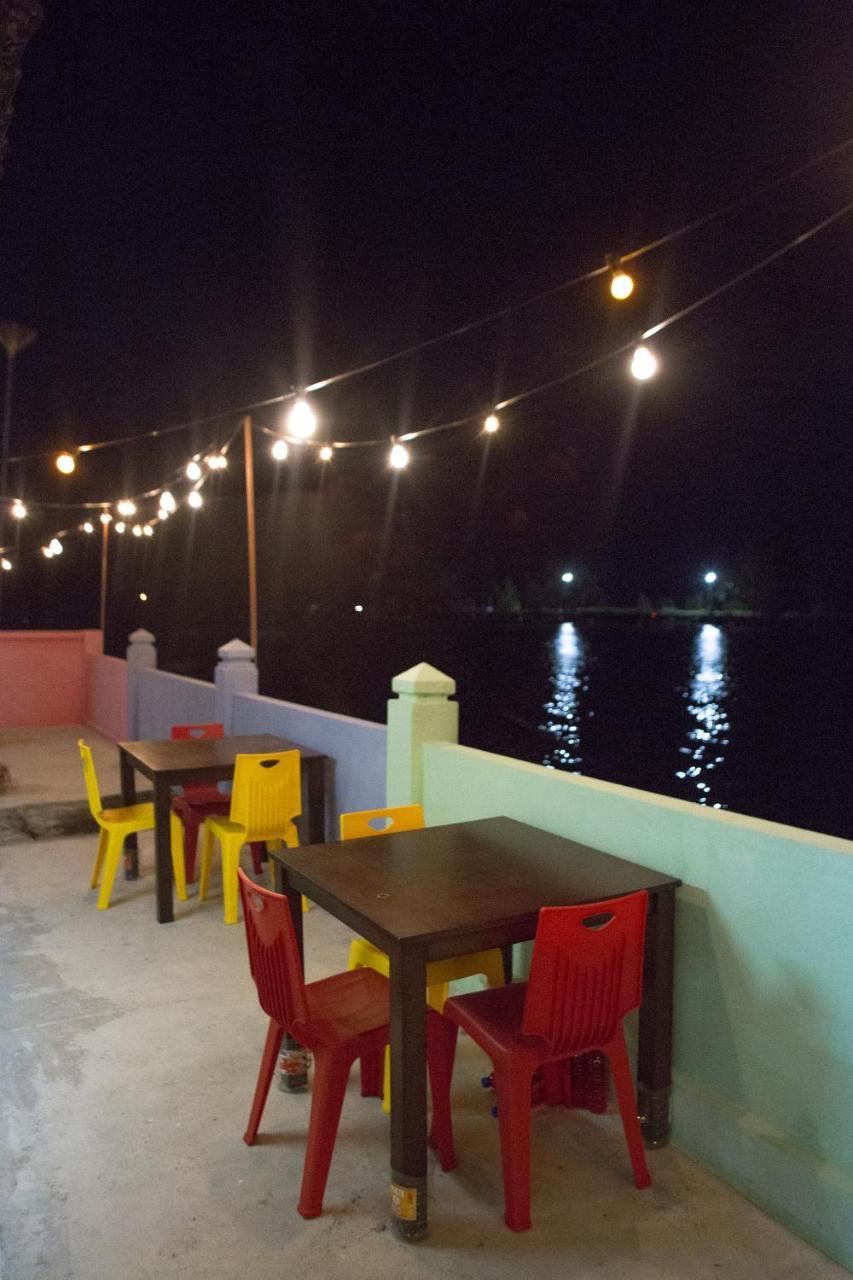 Super Oyo 89640 Hotel Pelangi Marang Zewnętrze zdjęcie